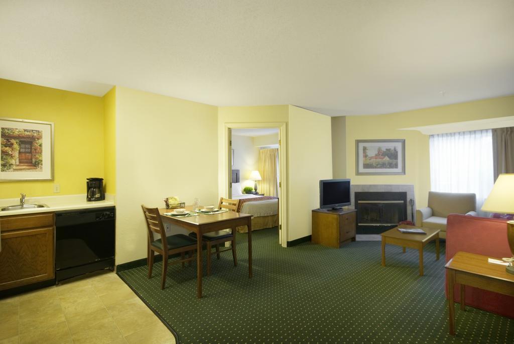 Residences at Daniel Webster Merrimack Zimmer foto