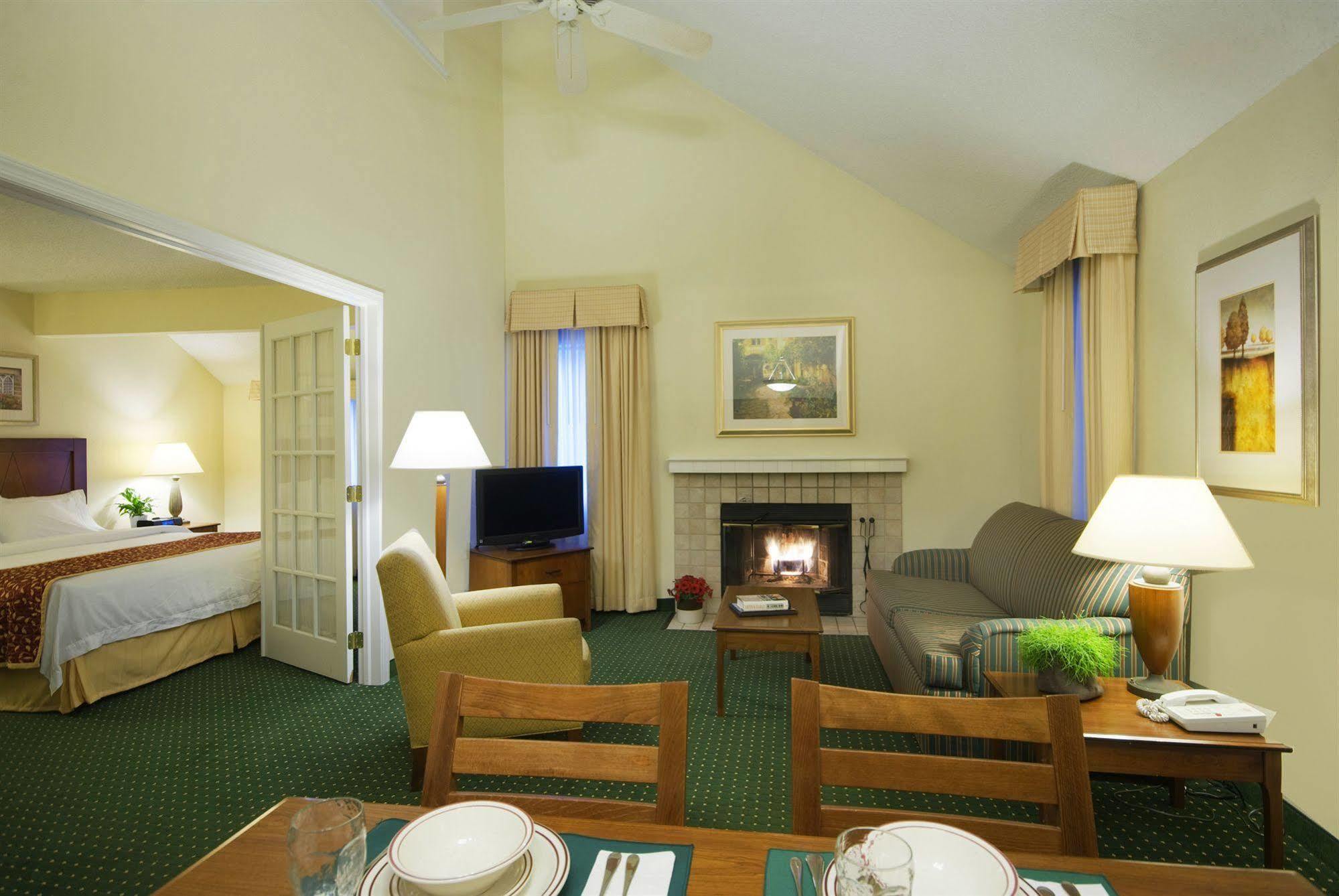 Residences at Daniel Webster Merrimack Zimmer foto